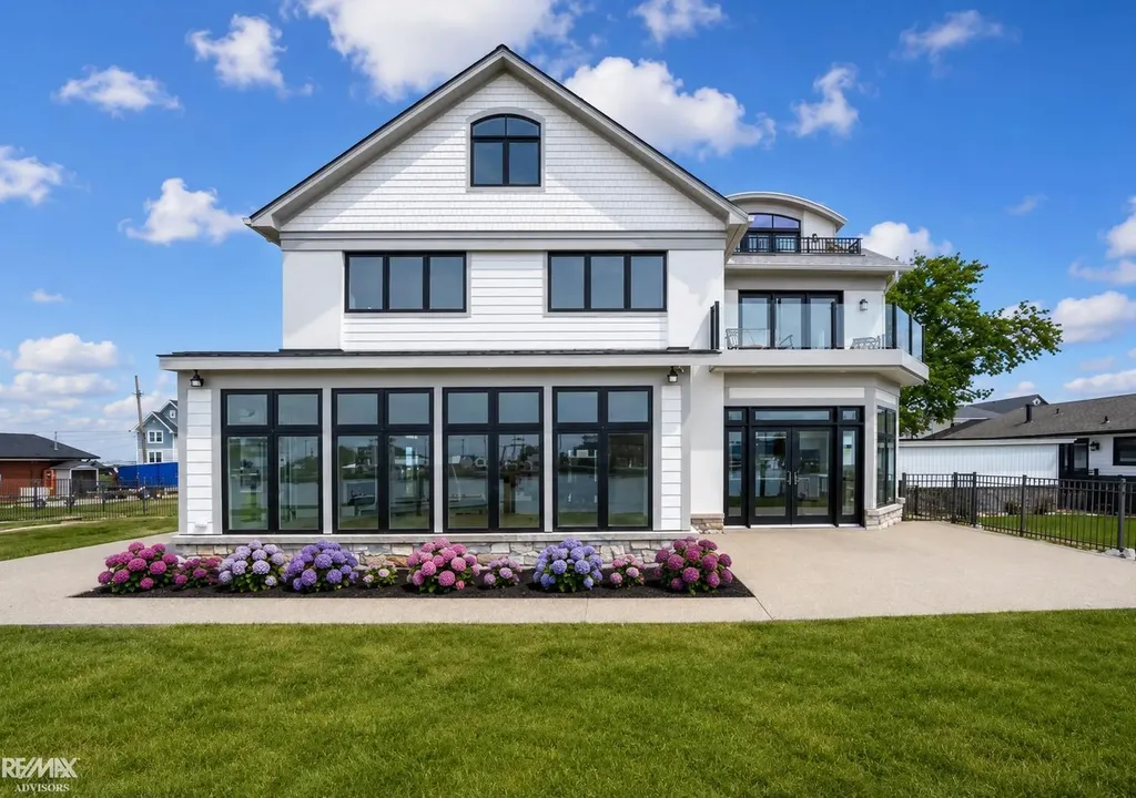 32824 N River Road Harrison Charter Township MI 48045