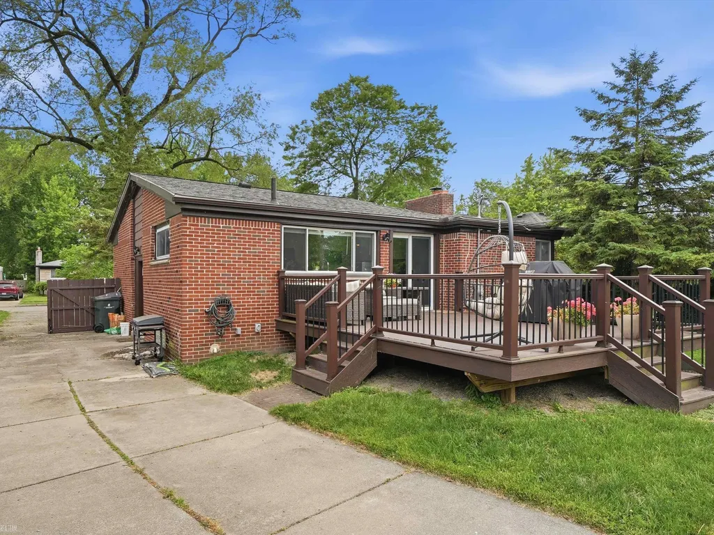22245 Raymond Street St. Clair Shores City MI 48082