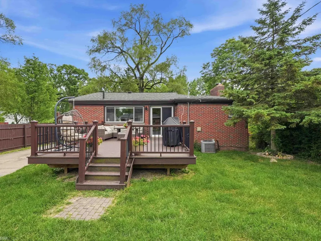 22245 Raymond Street St. Clair Shores City MI 48082