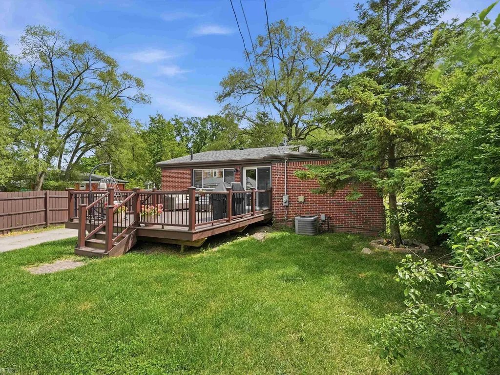 22245 Raymond Street St. Clair Shores City MI 48082
