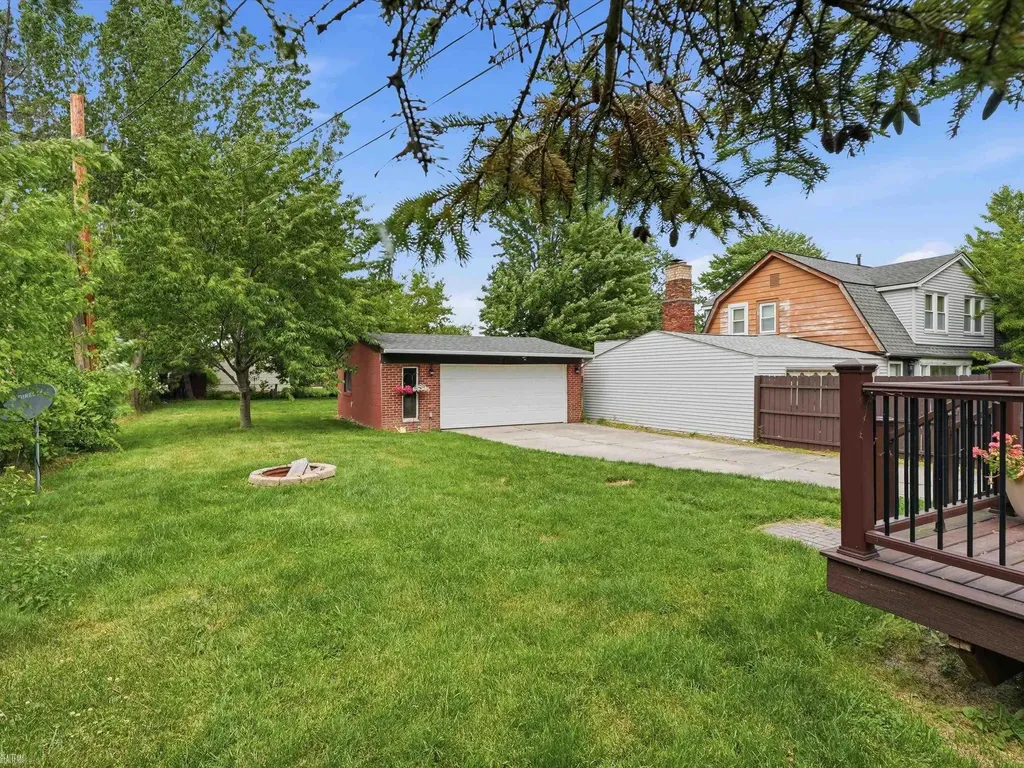 22245 Raymond Street St. Clair Shores City MI 48082