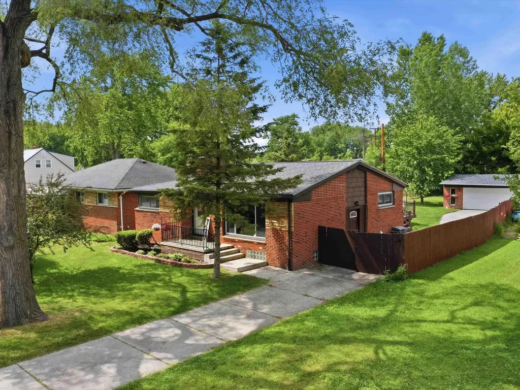 22245 Raymond Street St. Clair Shores City MI 48082