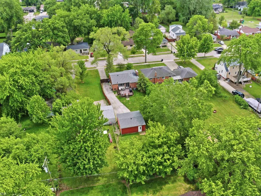 22245 Raymond Street St. Clair Shores City MI 48082