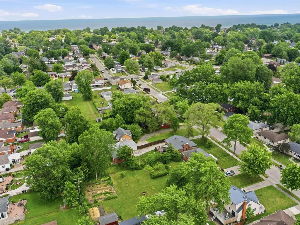 22245 Raymond Street St. Clair Shores City MI 48082