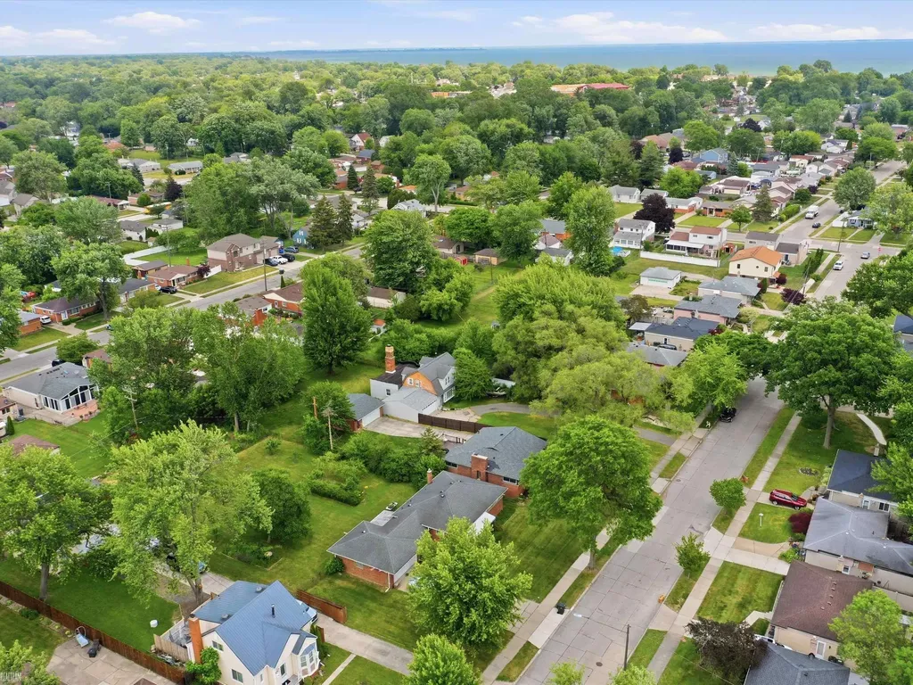 22245 Raymond Street St. Clair Shores City MI 48082