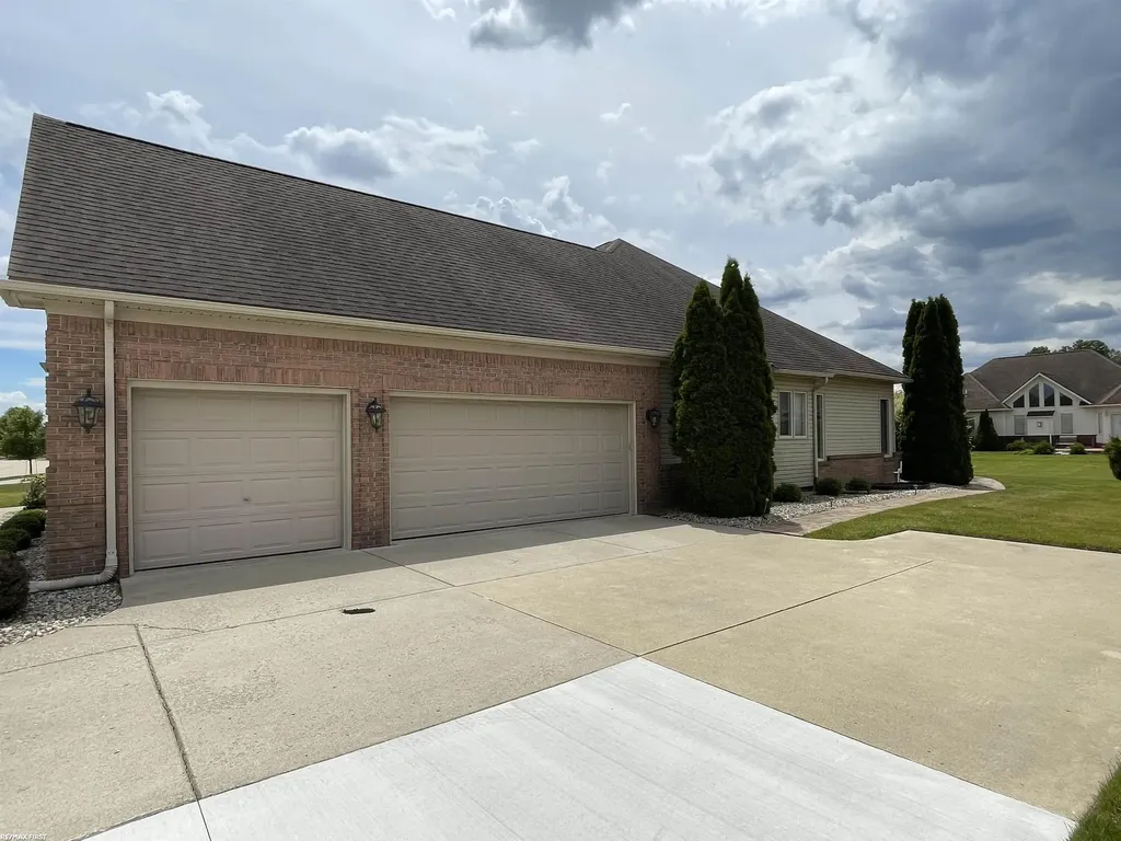 28598 Liparoto Boulevard Huron Charter Township MI 48134