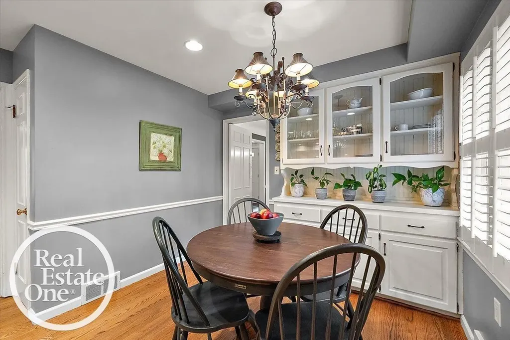 324 Cloverly Road Grosse Pointe Farms City MI 48236