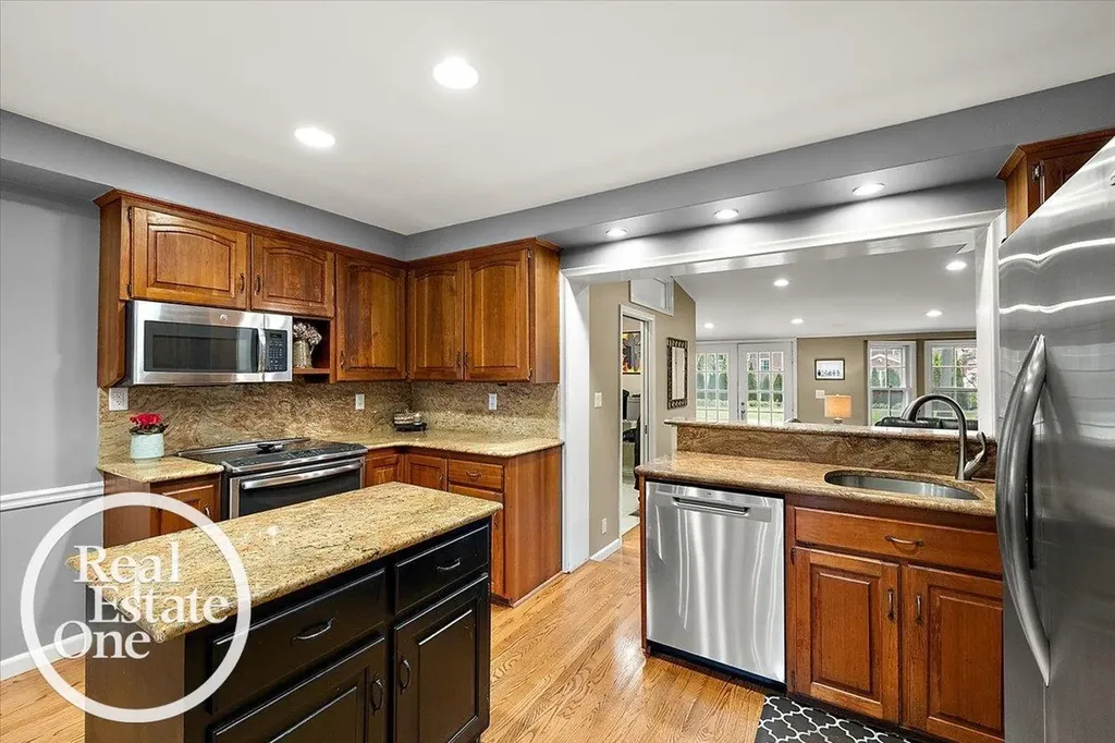 324 Cloverly Road Grosse Pointe Farms City MI 48236