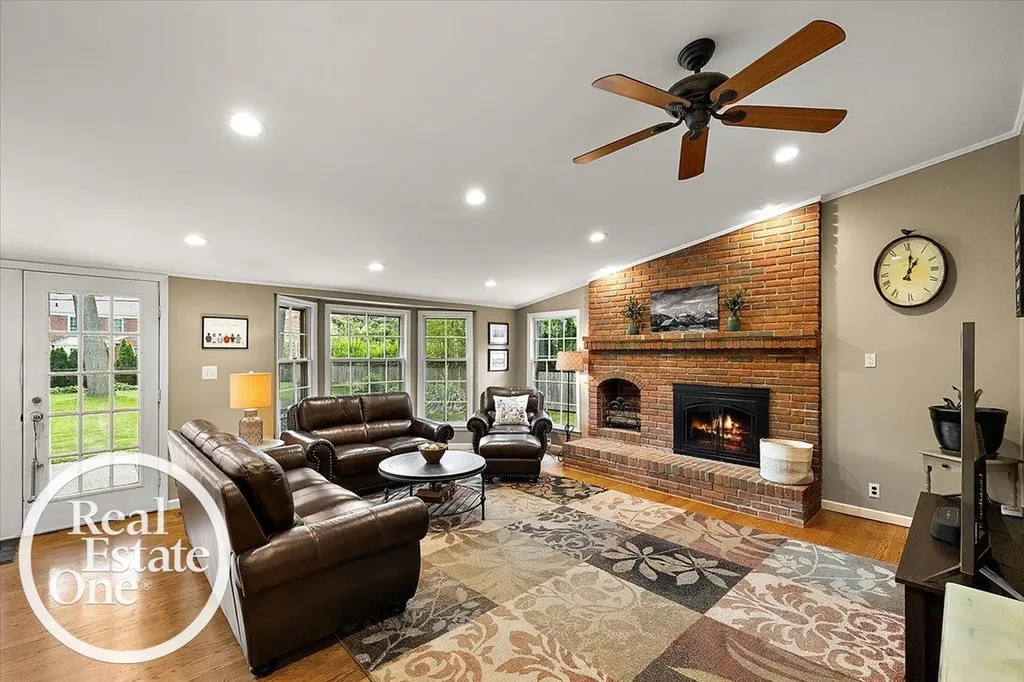 324 Cloverly Road Grosse Pointe Farms City MI 48236