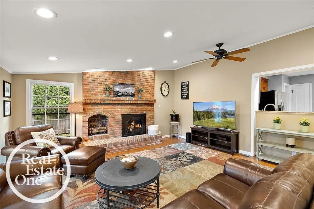 324 Cloverly Road Grosse Pointe Farms City MI 48236