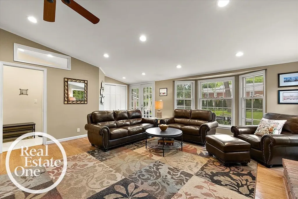 324 Cloverly Road Grosse Pointe Farms City MI 48236
