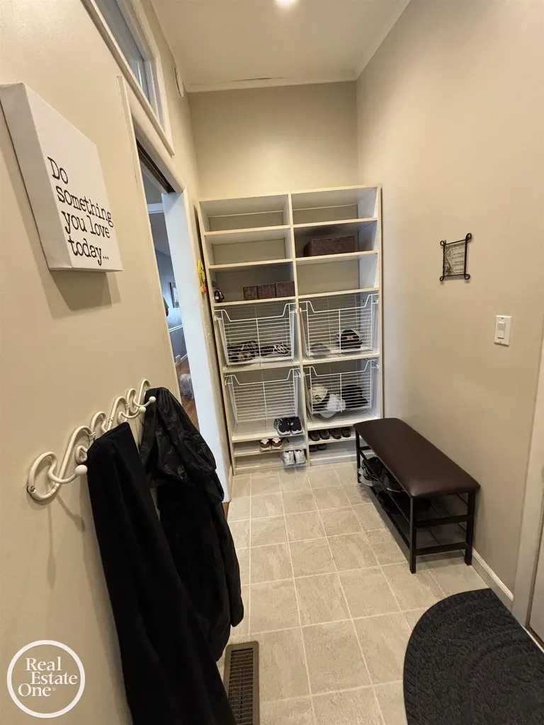 324 Cloverly Road Grosse Pointe Farms City MI 48236