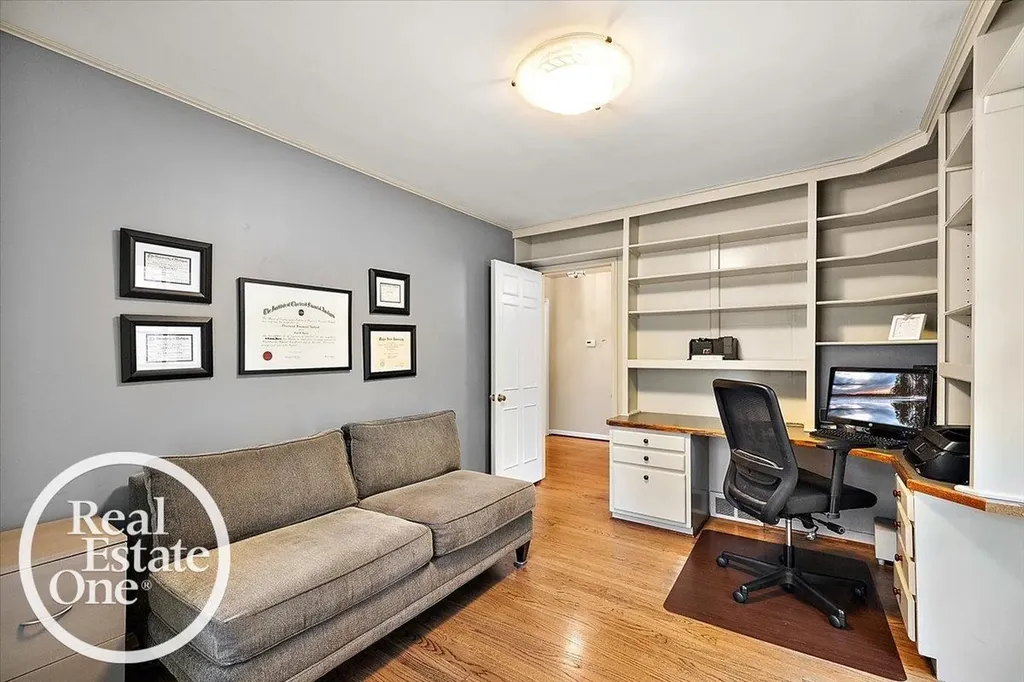 324 Cloverly Road Grosse Pointe Farms City MI 48236