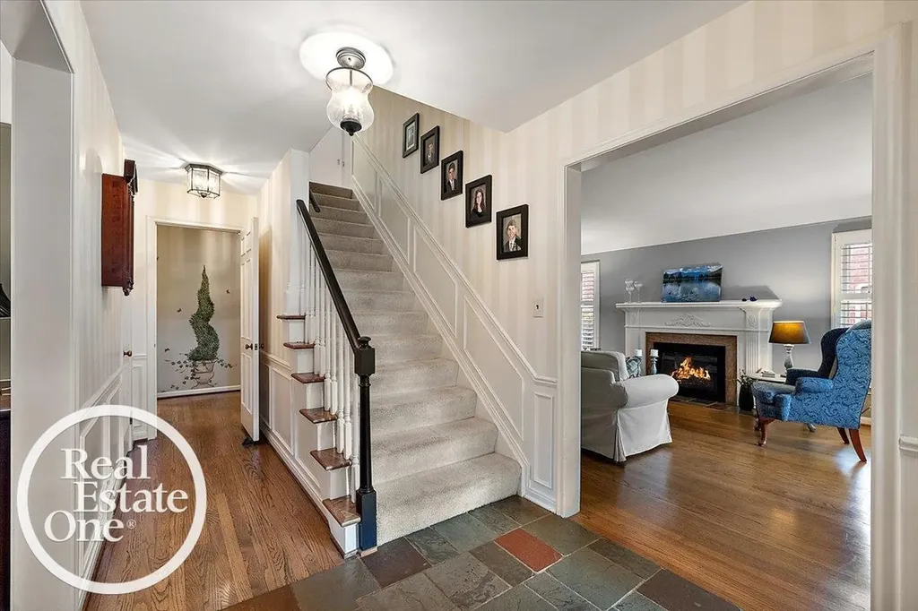 324 Cloverly Road Grosse Pointe Farms City MI 48236
