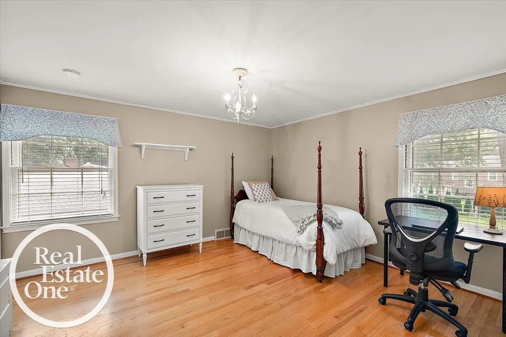 324 Cloverly Road Grosse Pointe Farms City MI 48236