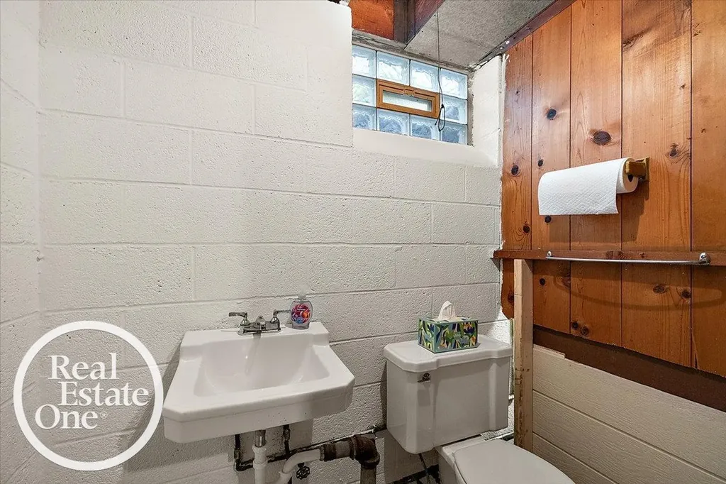 324 Cloverly Road Grosse Pointe Farms City MI 48236