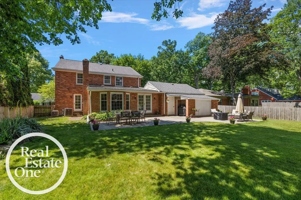 324 Cloverly Road Grosse Pointe Farms City MI 48236