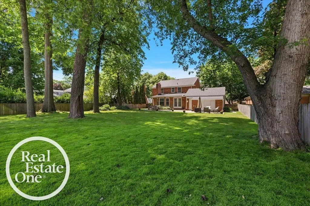 324 Cloverly Road Grosse Pointe Farms City MI 48236