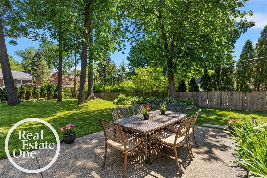 324 Cloverly Road Grosse Pointe Farms City MI 48236