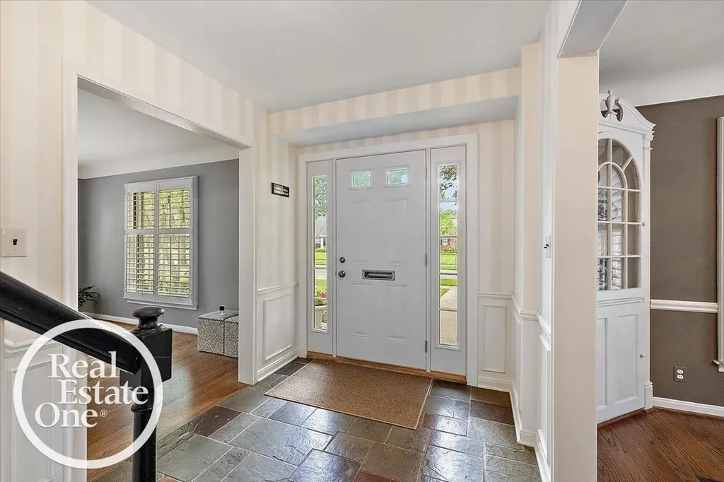 324 Cloverly Road Grosse Pointe Farms City MI 48236