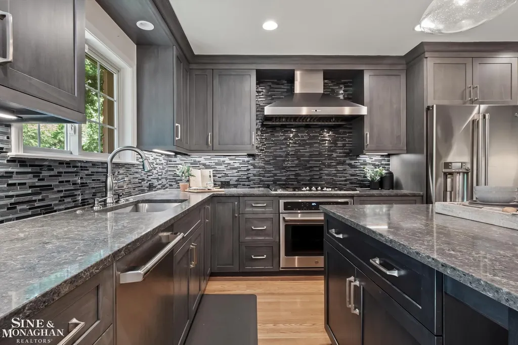 263 Lakeland Street Grosse Pointe City MI 48230