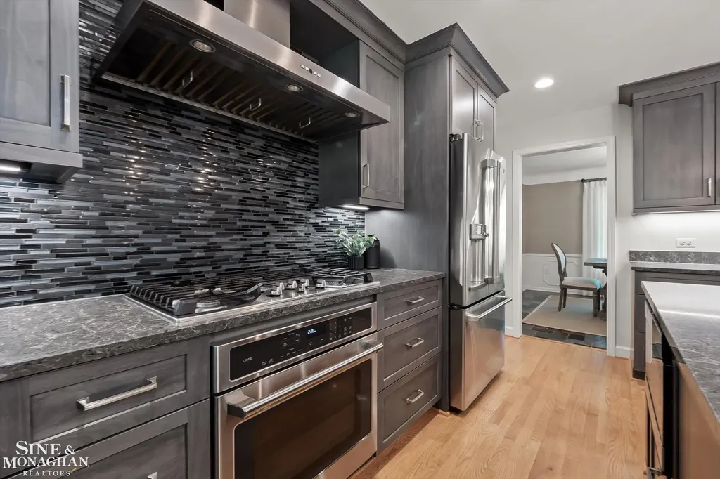 263 Lakeland Street Grosse Pointe City MI 48230