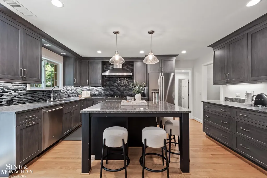 263 Lakeland Street Grosse Pointe City MI 48230