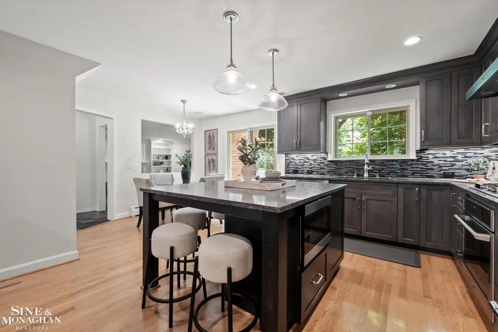 263 Lakeland Street Grosse Pointe City MI 48230
