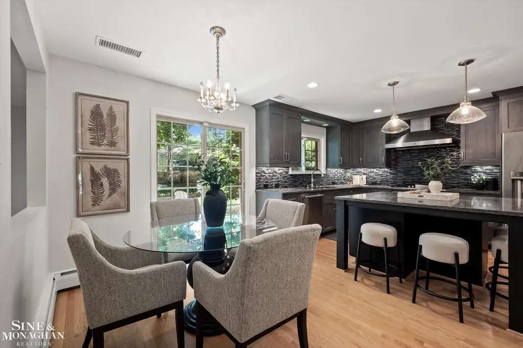 263 Lakeland Street Grosse Pointe City MI 48230