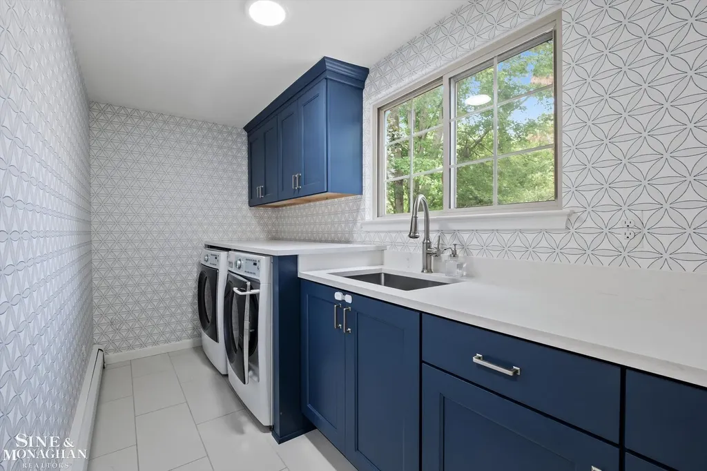 263 Lakeland Street Grosse Pointe City MI 48230