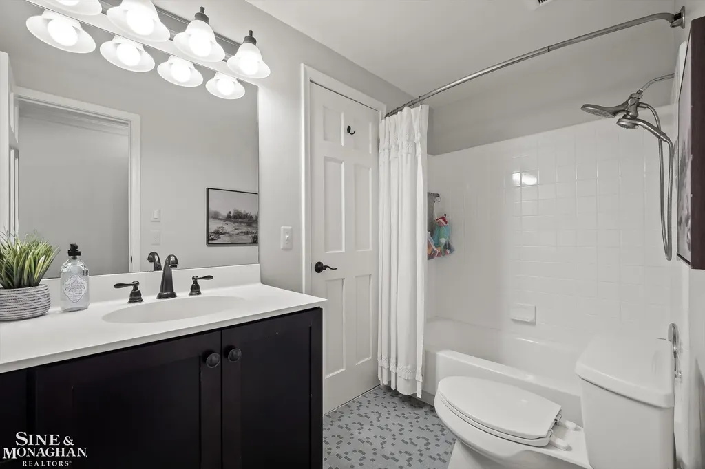 263 Lakeland Street Grosse Pointe City MI 48230