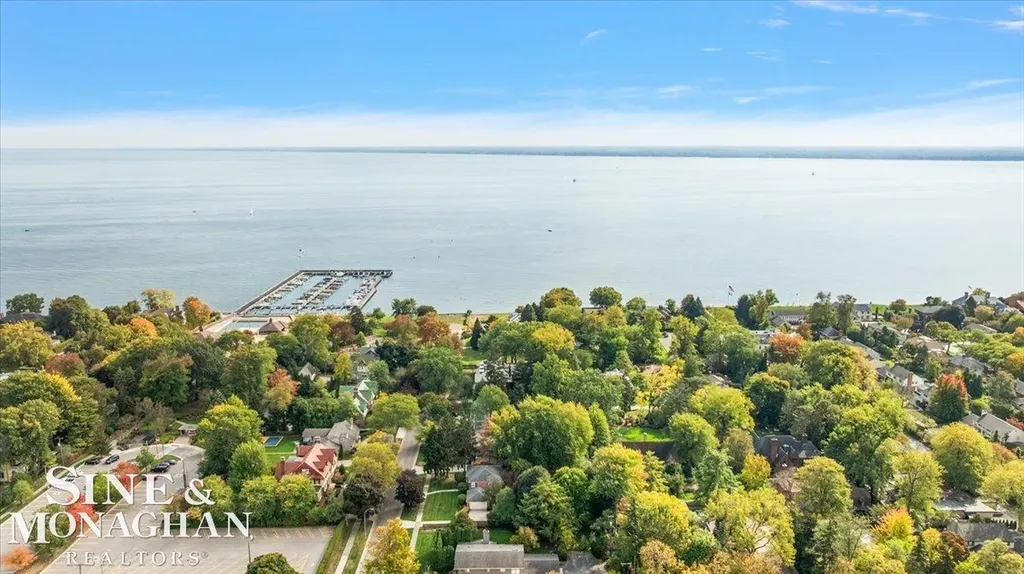 263 Lakeland Street Grosse Pointe City MI 48230