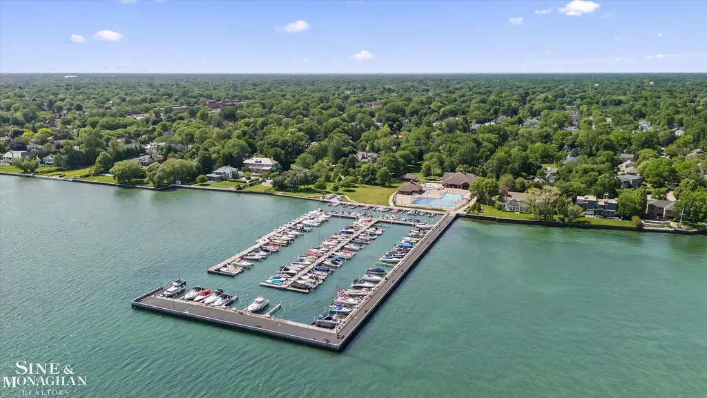 263 Lakeland Street Grosse Pointe City MI 48230
