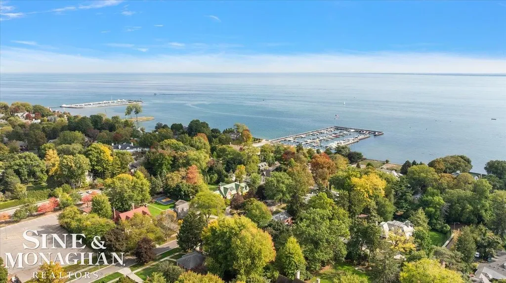 263 Lakeland Street Grosse Pointe City MI 48230