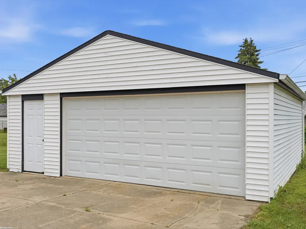 25750 Send Street Roseville City MI 48066