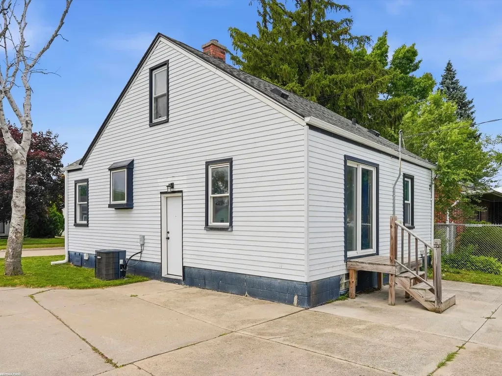25750 Send Street Roseville City MI 48066