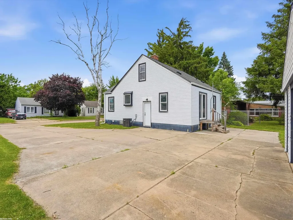 25750 Send Street Roseville City MI 48066