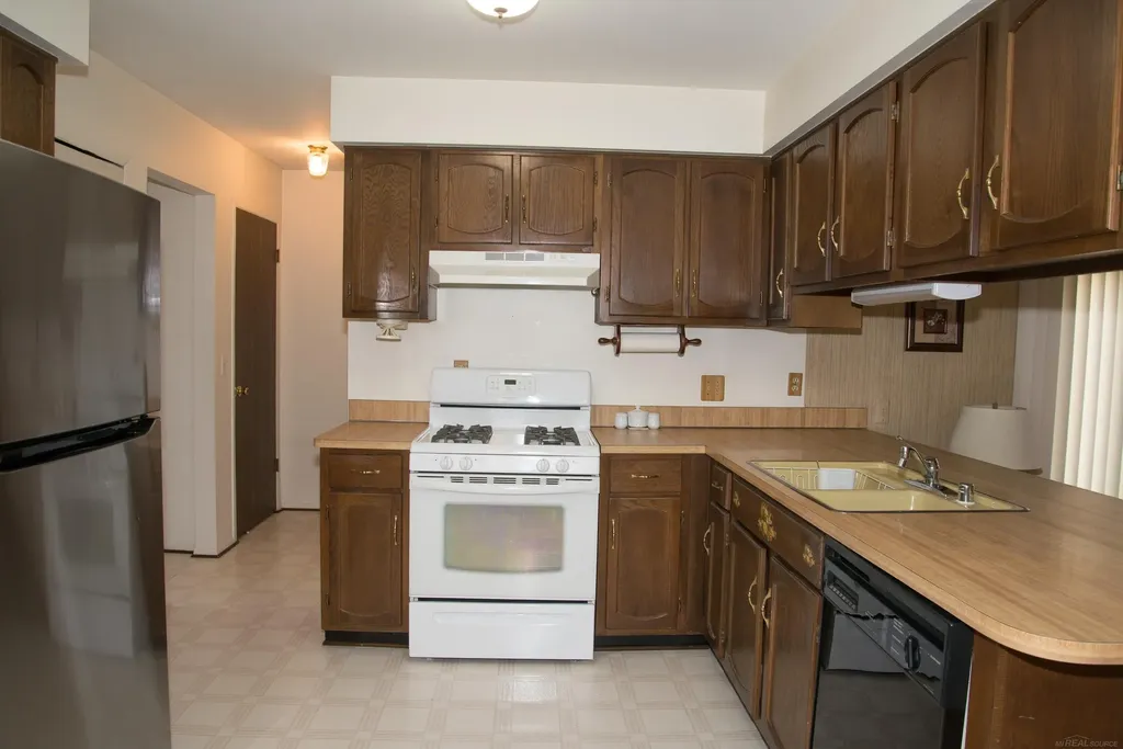 2188 Zenia Drive Troy City MI 48083