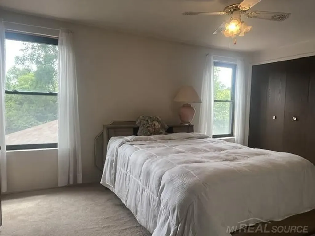 2188 Zenia Drive Troy City MI 48083