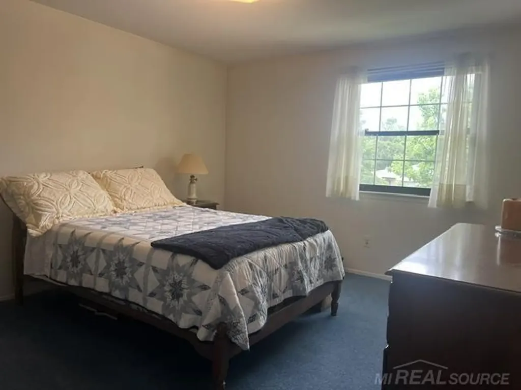 2188 Zenia Drive Troy City MI 48083