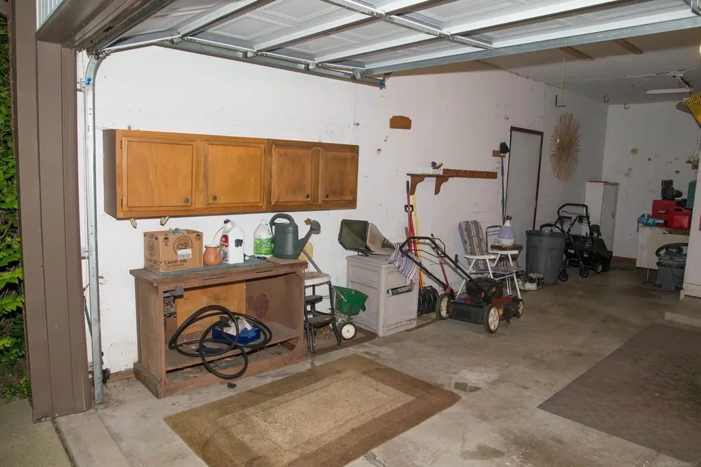 2188 Zenia Drive Troy City MI 48083