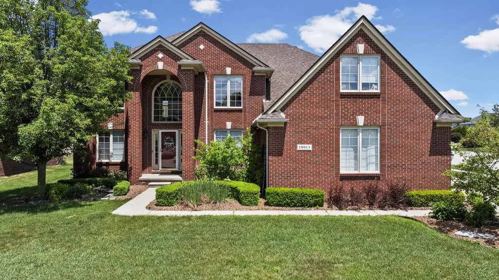 18913 Strongford Drive Macomb Township MI 48044