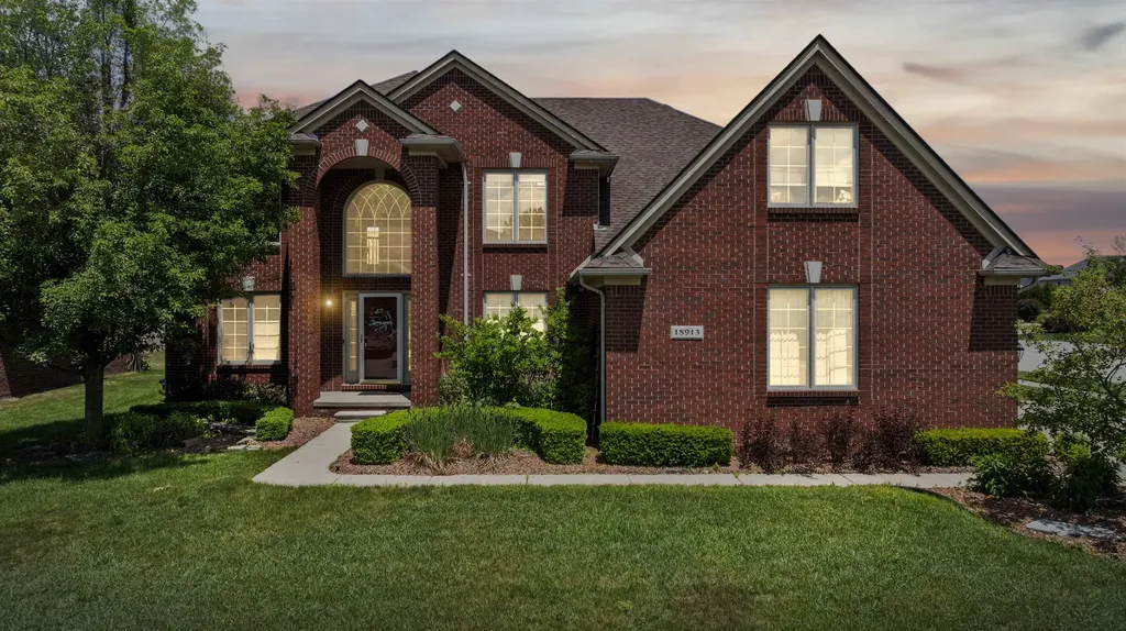 18913 Strongford Drive Macomb Township MI 48044