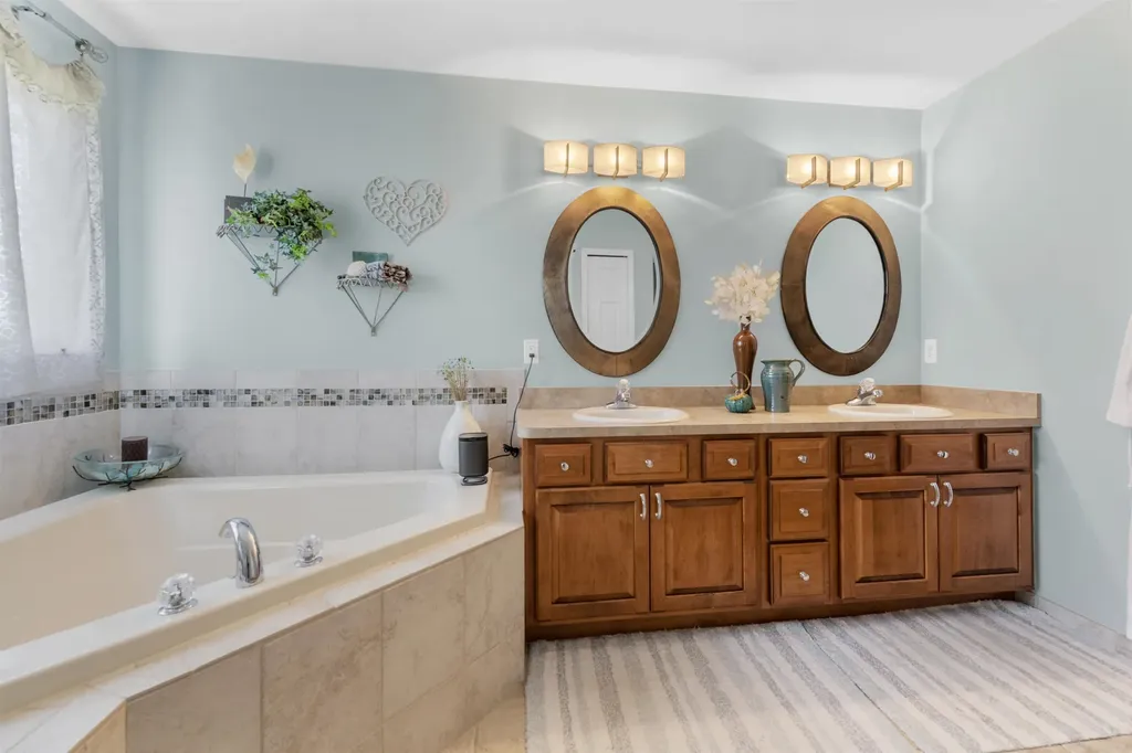 18913 Strongford Drive Macomb Township MI 48044