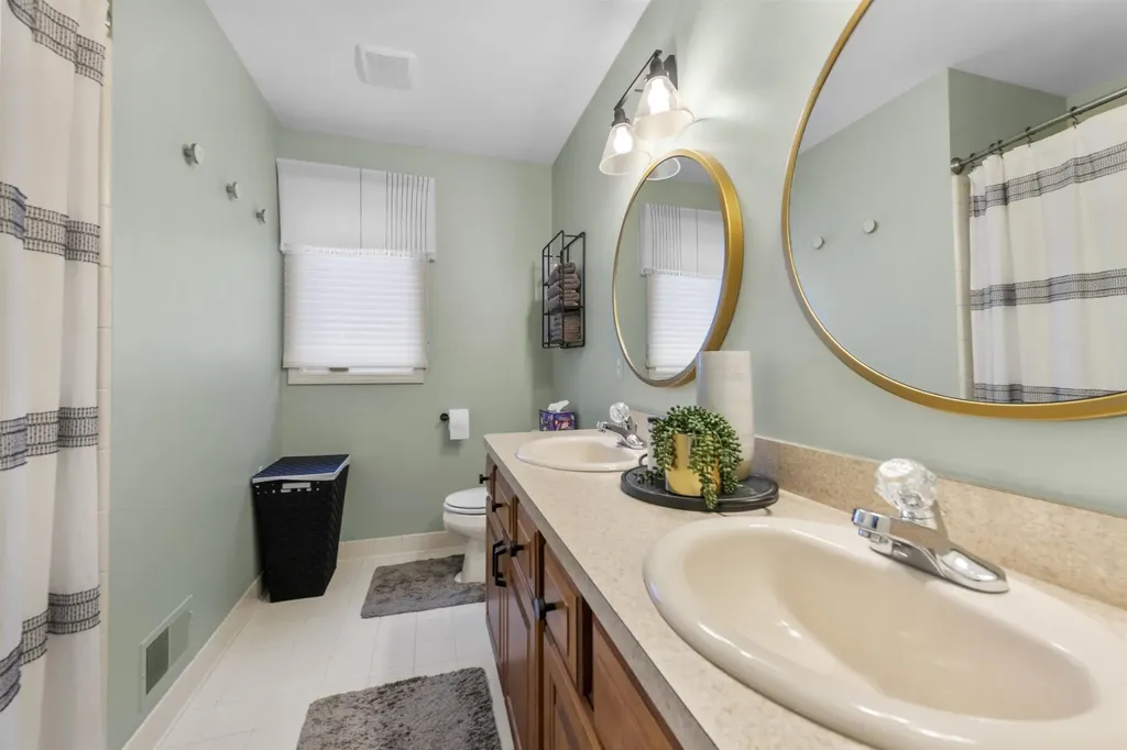 18913 Strongford Drive Macomb Township MI 48044