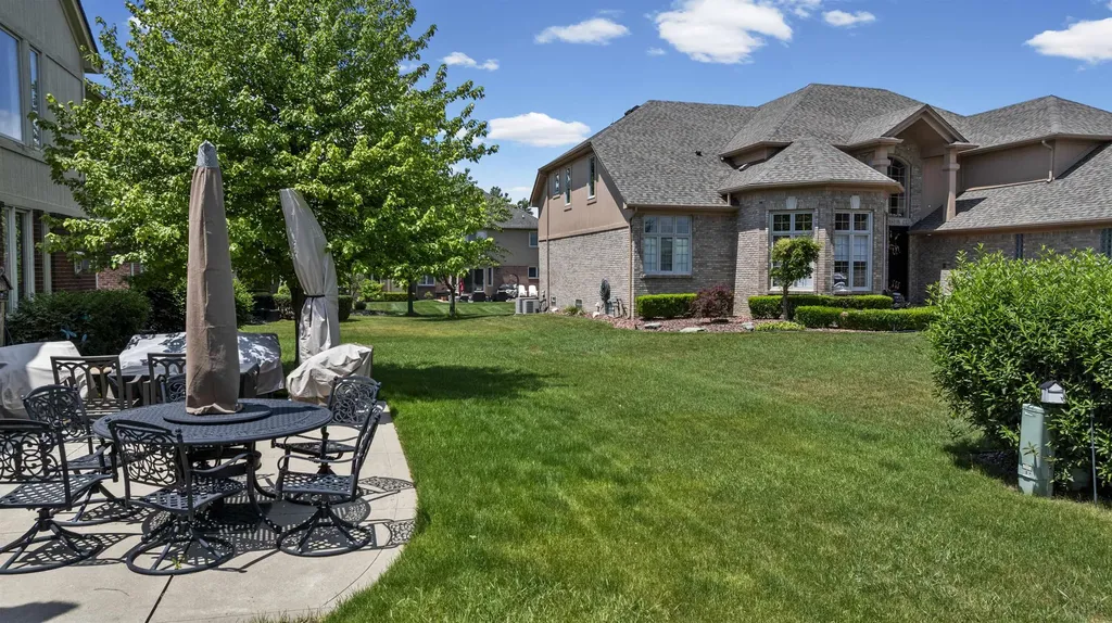 18913 Strongford Drive Macomb Township MI 48044