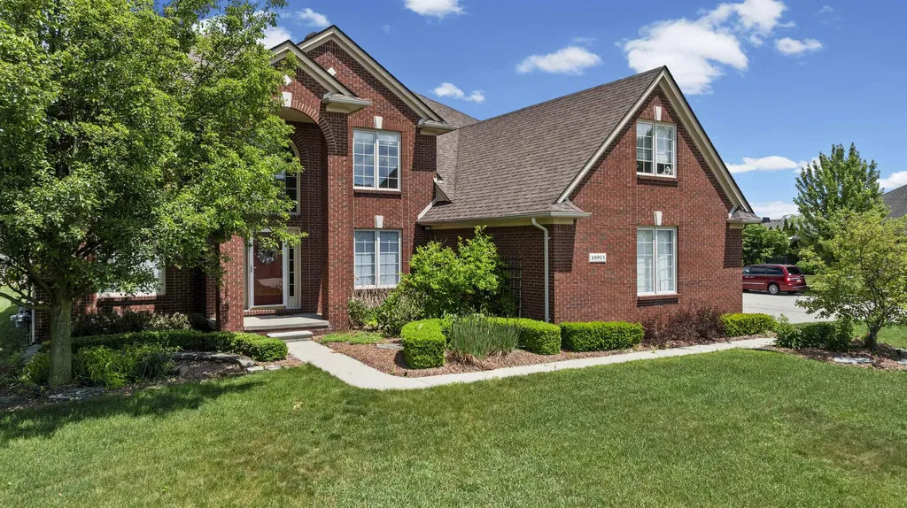 18913 Strongford Drive Macomb Township MI 48044