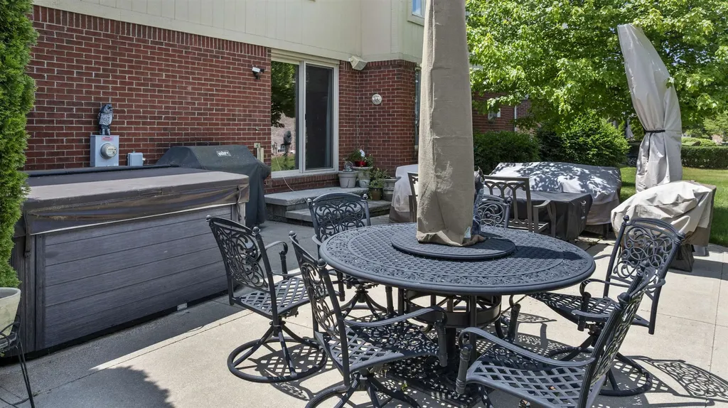 18913 Strongford Drive Macomb Township MI 48044