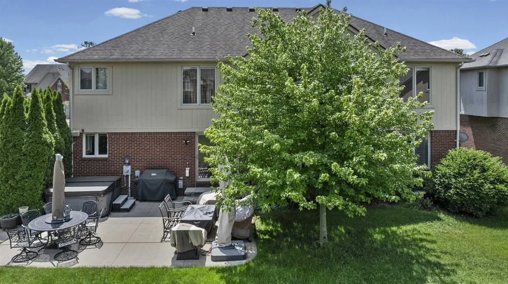 18913 Strongford Drive Macomb Township MI 48044