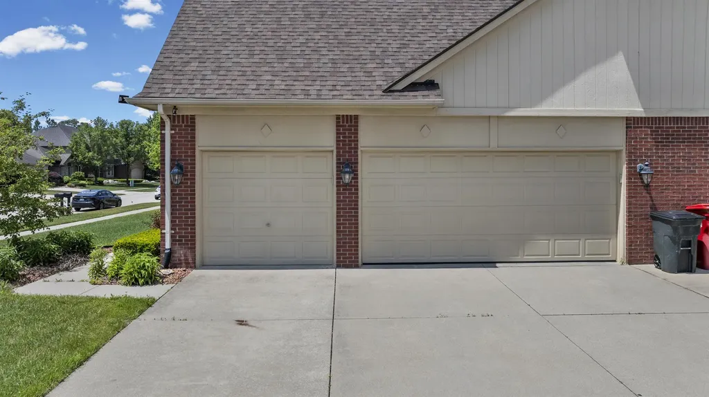 18913 Strongford Drive Macomb Township MI 48044